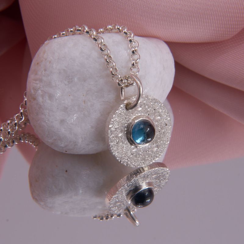 Kette mit Blautopas Anhänger aus Silber
